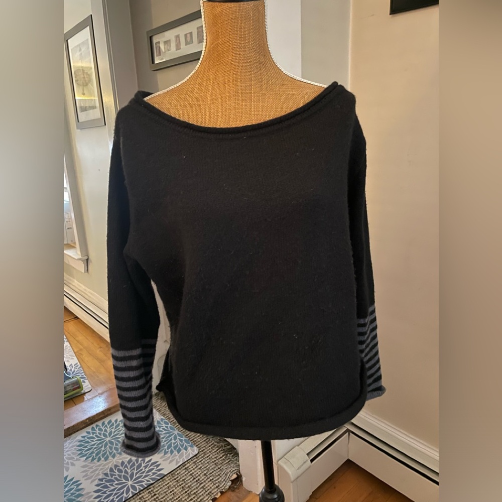 Women’s Black, BoatNeck Sweater  (Large)